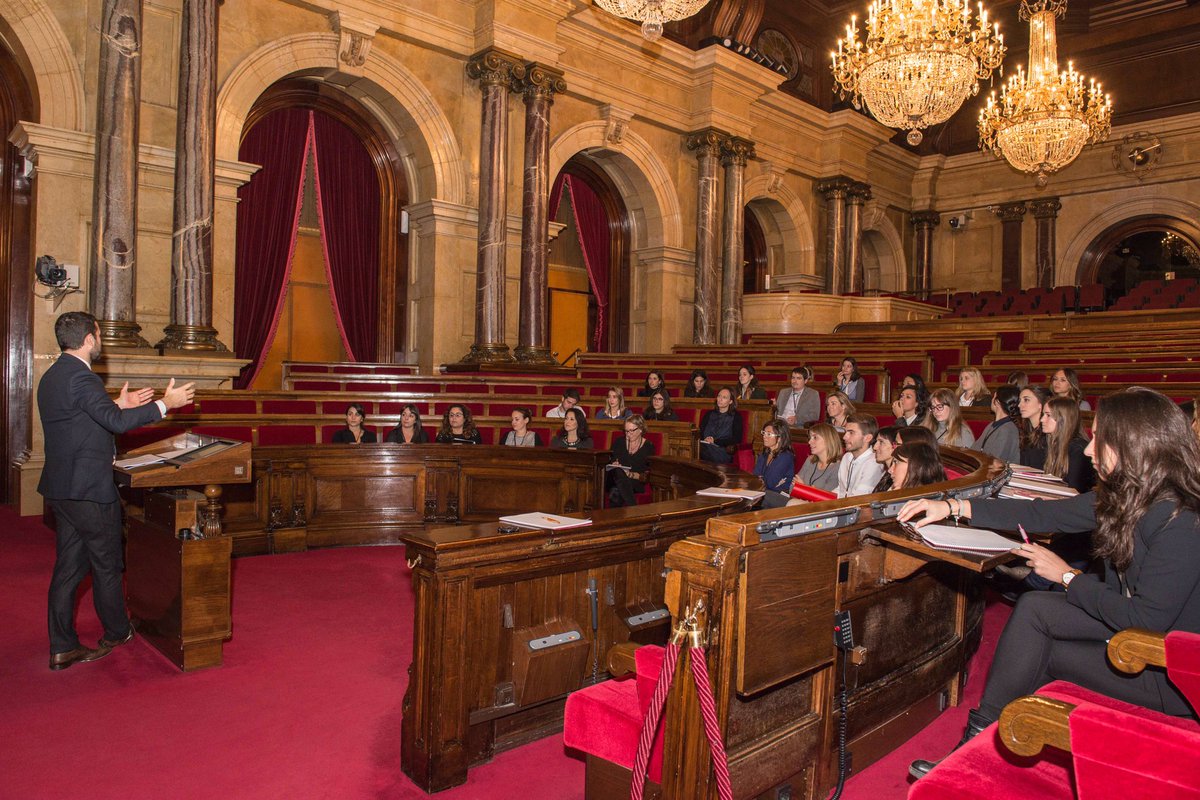 MasterEventsM's tweet image. Trobareu les fotos de la sessió al @parlament_cat a goo.gl/TrwoIf #ProtocolOficial Gràcies @iuli_moraru