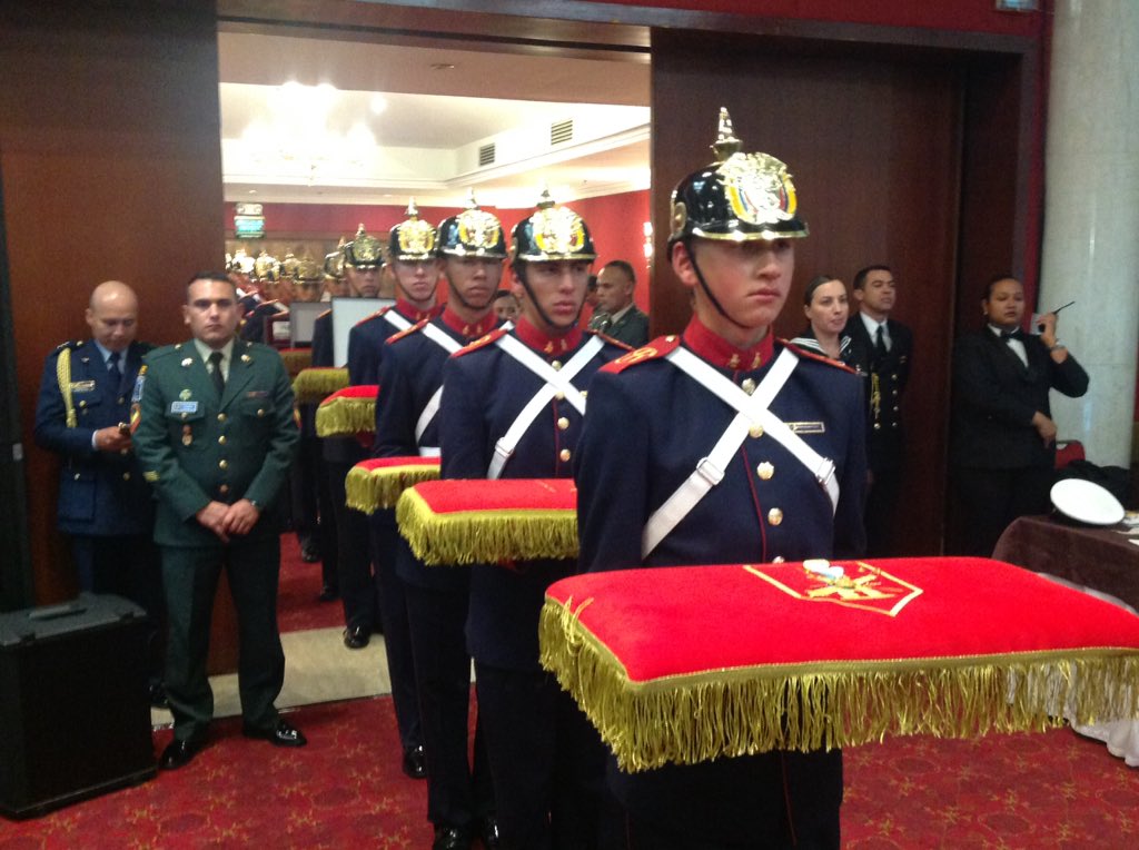 mindefensa's tweet photo. En #CEM2016 los 203 alumnos adelantaron la Especialización en Seguridad y Defensa Nacional. 36 de ellos fueron seleccionados para Maestría. https://t.co/tos7DbM5ne