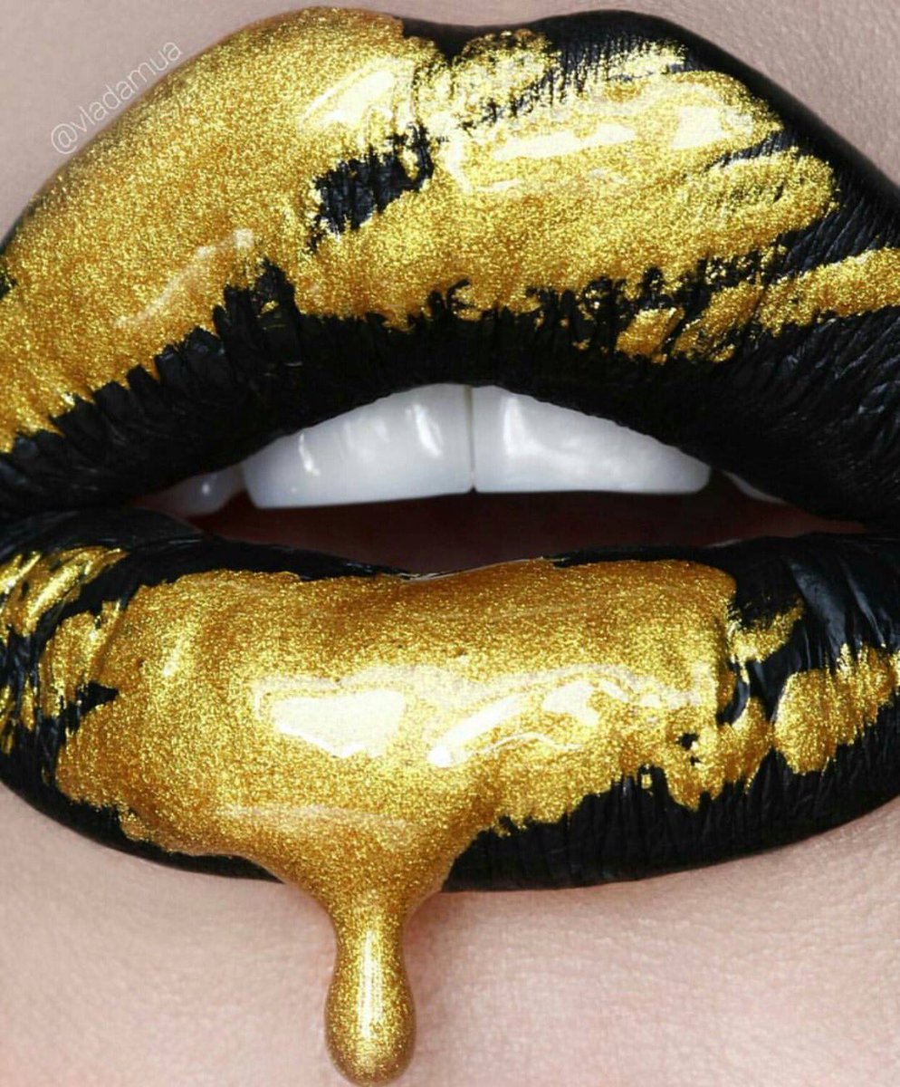 NewportSting's tweet photo. Dipped in gold... #gilt #newportsting #stung #BEstung #kiss #lips #theselipsdontlie #themidastouch #bisous #nitey #newportri #newport #BEyou https://t.co/pAdyowtJb8