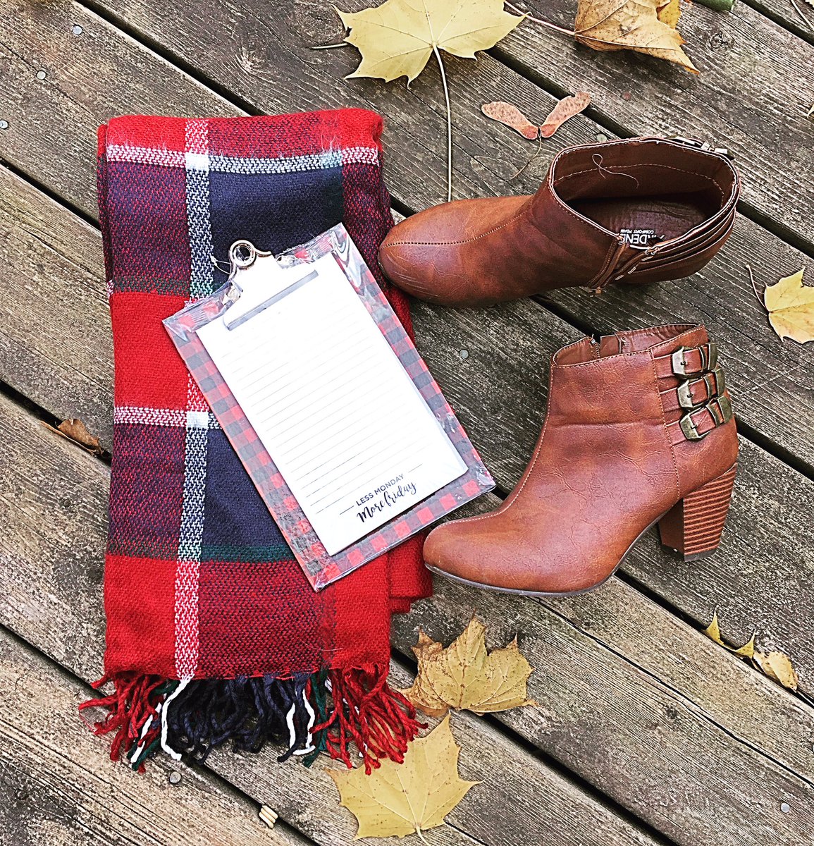 AL__Design's tweet image. 🍂🍃🍁 #fall #autumn #motivation #goodvibes #fallvibes #fallfashion #fallboots #love #plaid