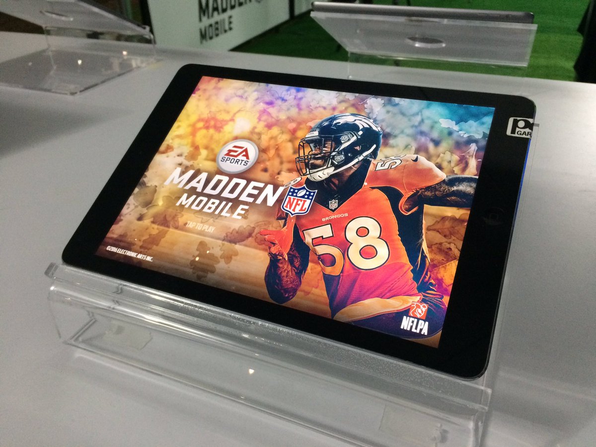 ¡Ya está por comenzar el #TexansVsRaiders aquí en el Estadio Azteca! ¿Cuál es tu pronóstico? #MaddenMobile