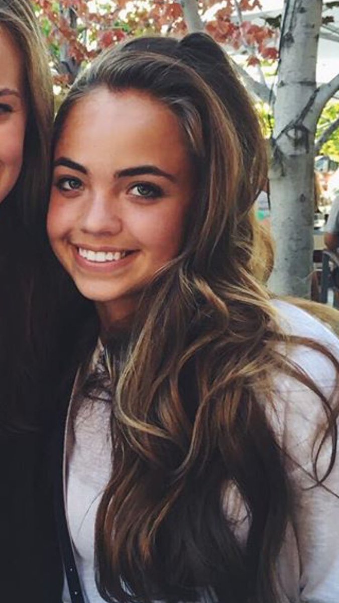 Rachel_Pfutz's tweet photo. rlly confused rn ... which one is @ryleigh_orning ?? https://t.co/633IAGGymA