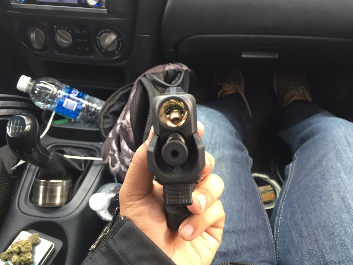 TTPSCION's tweet image. My sister told me there's so many things wrong with this photo.