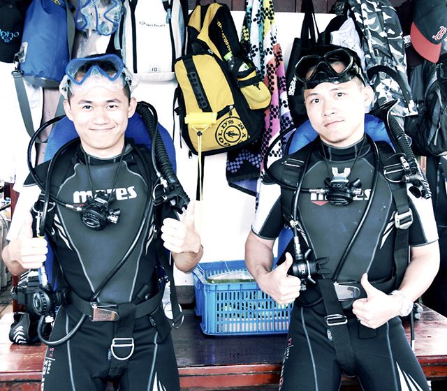 What makes me happy... #diving #scuba #sea #underwater #scubadiving #gopro #ocean #padi #diver scubadivecourses.com 📷: @alphadivevn