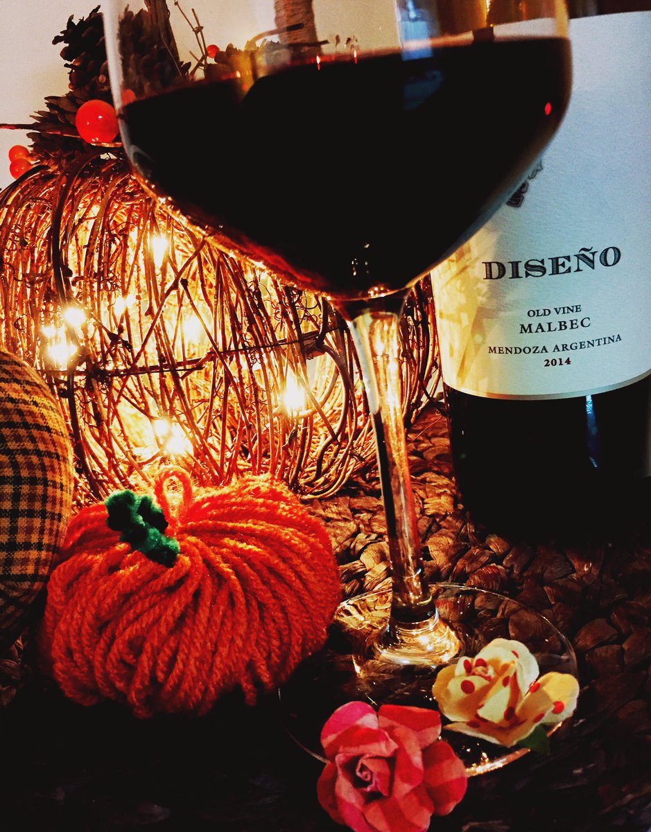 CaraMiaSG's tweet photo. Tonight I'm toasting to celebrate a new job! 🍷🙌🏼🎉 #wine #cheers #winelover @KitchenSprout @kiwiandkoala @boozychef @AkronWineGuru @ccatmpt https://t.co/tixoT7Hl2j
