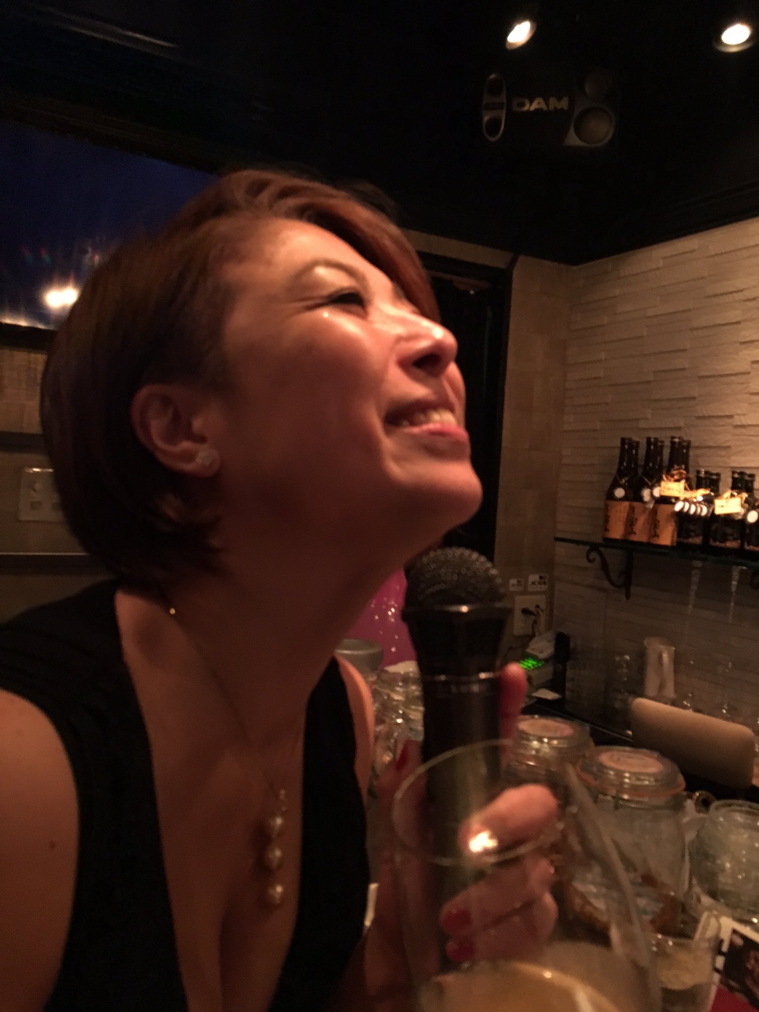 京都のまさ No Twitter 昨日は 五十嵐しのぶさんのお店で たまたま居合わせた初対面のお客さん1名と2人の方と意気投合してカラオケで盛り上がり アフターでママとマスターと合わせて６人でしのぶさんが壊れるまで赤坂で騒いでおりました いやぁ 楽しかったなぁ