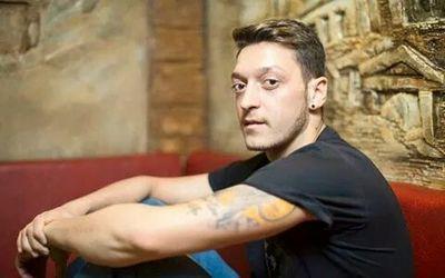 embot_wilshere's tweet photo. Come hangout with me on #BIGOLIVE. https://t.co/itMRHtkYLK https://t.co/F241PVkat7