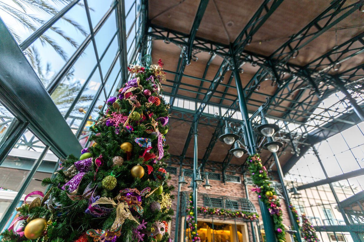easywdw's tweet photo. "josh why dont you have any new girlfriends"
"I HAVE FRENCH QUARTER MOM IT'S ALL I NEED" https://t.co/SvPQ5hYdIx