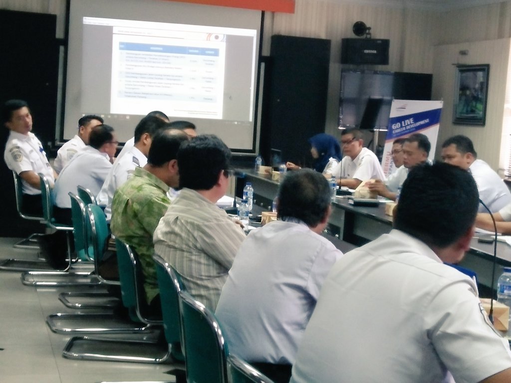 btpsumbagsel's tweet photo. Rakor prncanaan &amp; plksnaan teknik srta prntasi rencana krj jalur ganda dr PPKLampung pd @btpsumbagsel d Divre Iv Tnk https://t.co/QdwZeiE5Rc