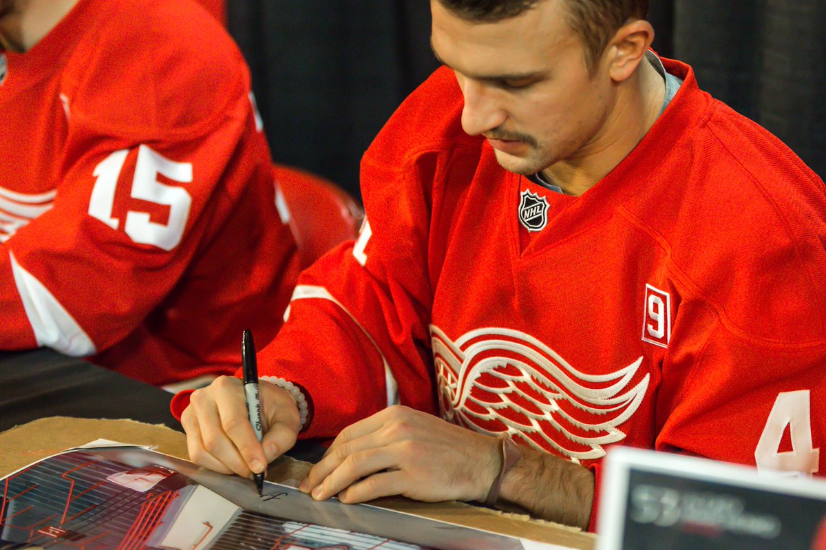 detroit red wings on twitter redwings signing at tonight s season