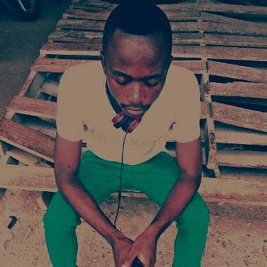 Izigag's tweet image. @jtimberlake Petasse tourne sur snap tube telecharge mes amis