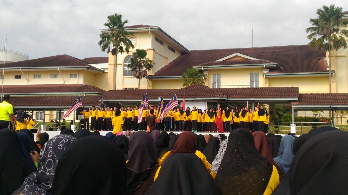 aaceilm's tweet photo. Biar jasa menjadi kenangan πΎ
#kakom2016 #kmk #goodluckforfinal #takraw #volleyball #basketball https://t.co/WnHUwgcqqq