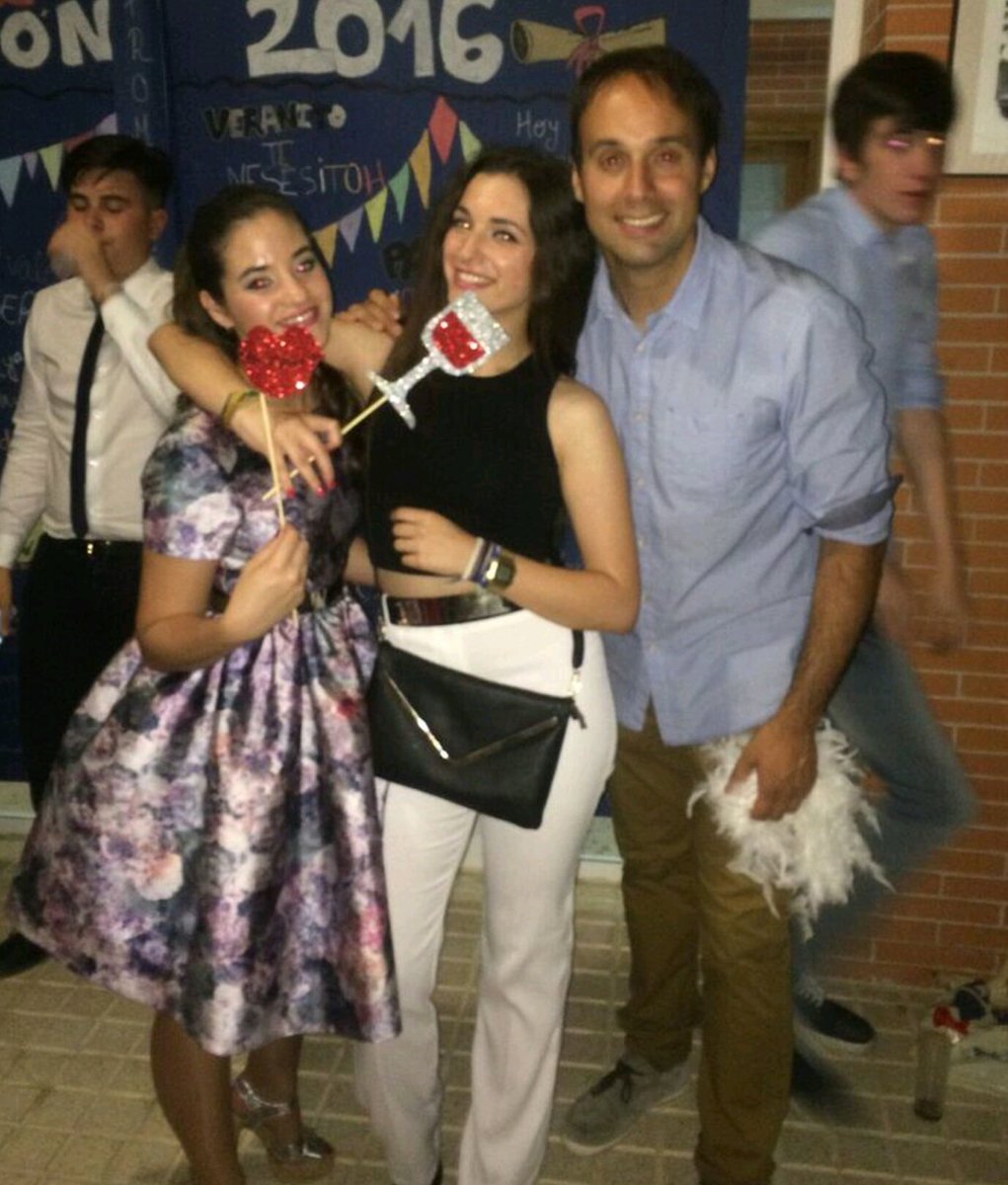 rocioruizsanche's tweet photo. Feliz cumple!!!!!!!🎉🎊 Voy cn restrado pero sabes q eres el mjr. Espero q ayer dusfrutaras d tu dia y q aunq pasen los años nunca cambies🎉🎊😘❤ https://t.co/PghSwFRkME