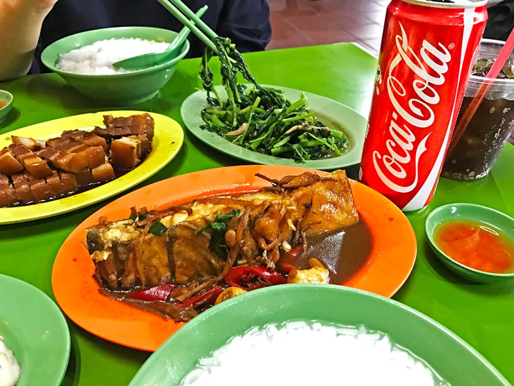 Warm your bellies with a hearty bowl of Teochew porridge, your choice of side dishes and some refreshing #Coke!