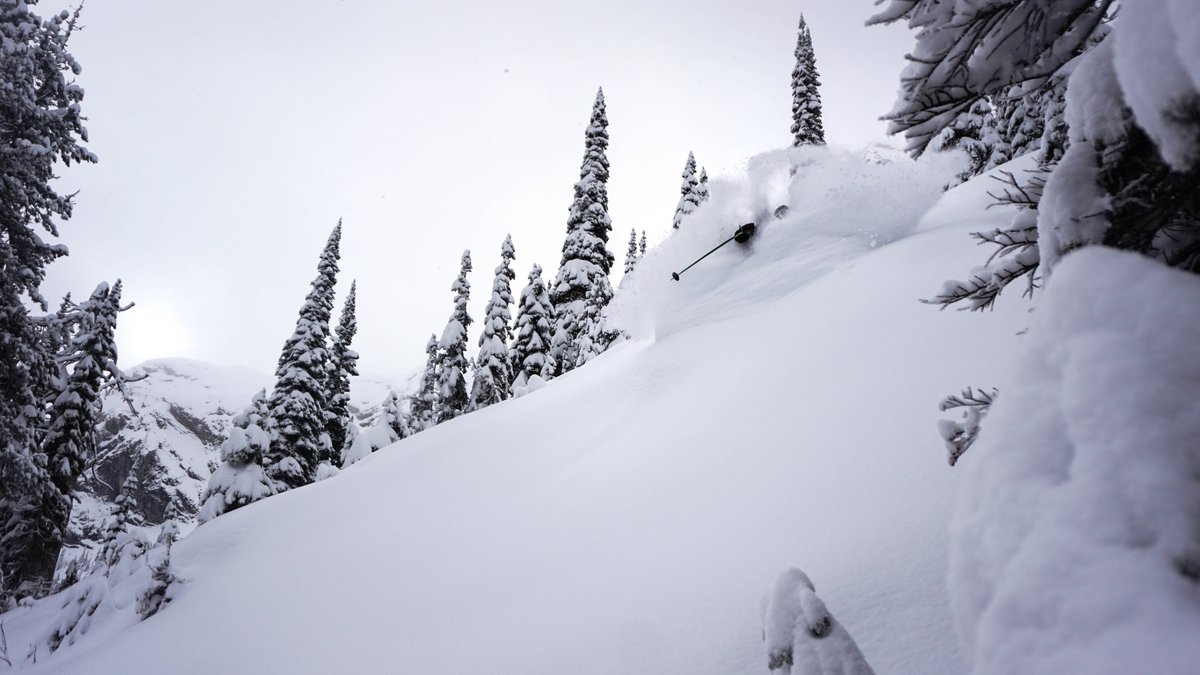 HelloBC's tweet photo. We think it's safe to say winter has arrived at @SkiFernie! (pic: Burrrlapz via IG) #exploreBC https://t.co/Obd4C8uD04