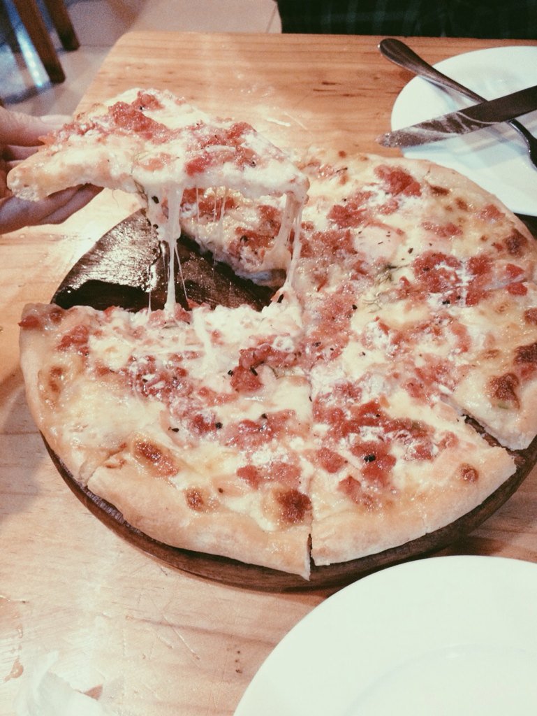 ThaoLe1810's tweet image. #Pizzahut #Pizzasalmon #Salmon #yummyfood #delicious #맛있어요 #TNGT #lovefood