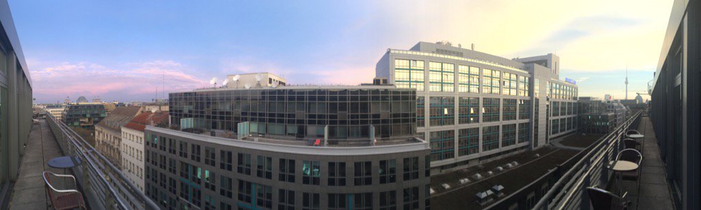 Irres Farbspiel Sonnenaufgang #zdf #hauptstadtstudio um 7:30...gilt für morgen #CL #BVB #Bayer04 im #zdfmoma
