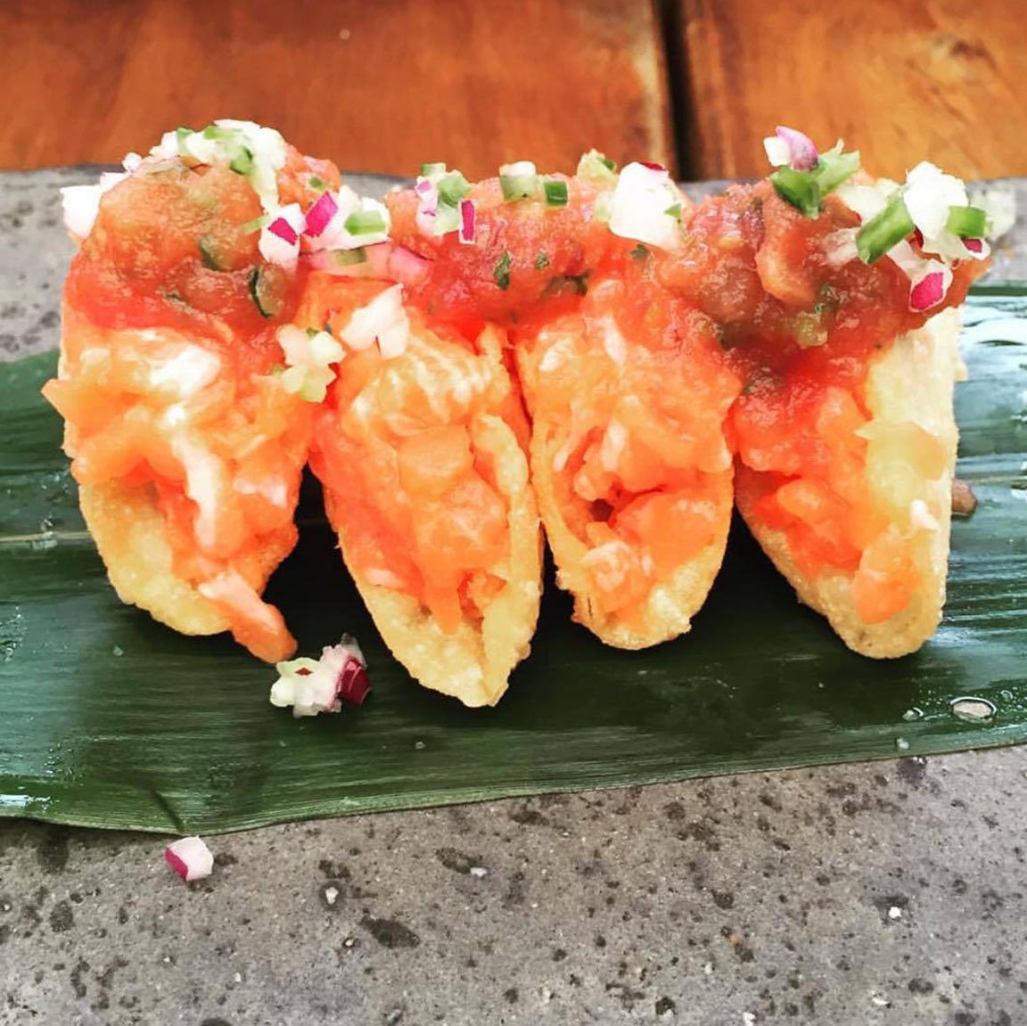 Who can say no to sashimi tacos? #sakerestaurant #sashimi #foodie