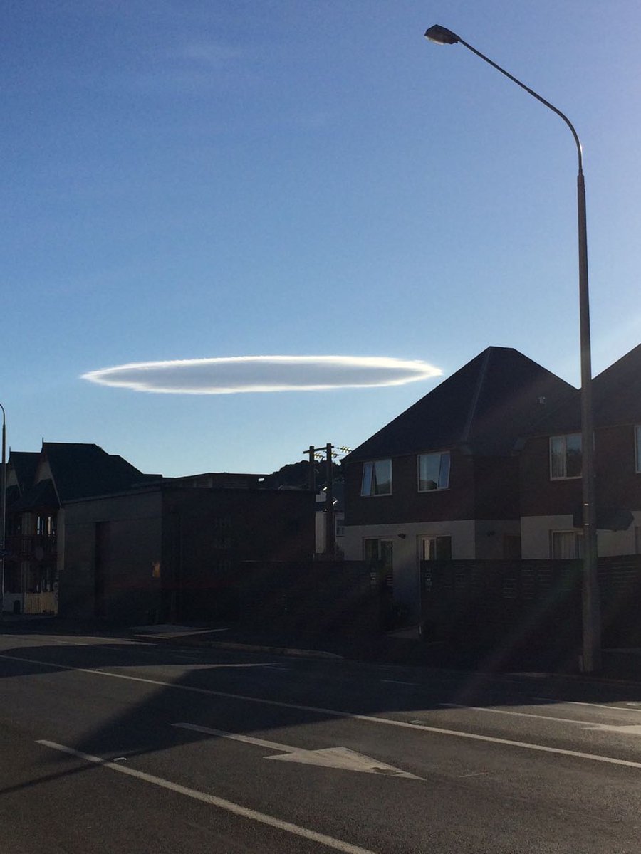 GraceSim8's tweet photo. Anyone know what is this? I just captured it an hour ago over the sky in Dunedin. https://t.co/V50q2wITBJ