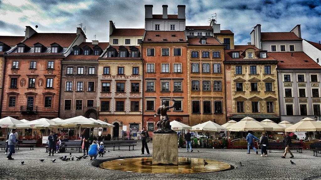 craig_allenuk's tweet photo. Warsaw old town market square
#travel #wanderlust #nomad #goexplore #seetheworld #lifeexp… https://t.co/W1gweqZPl5 https://t.co/S126eZmrzp