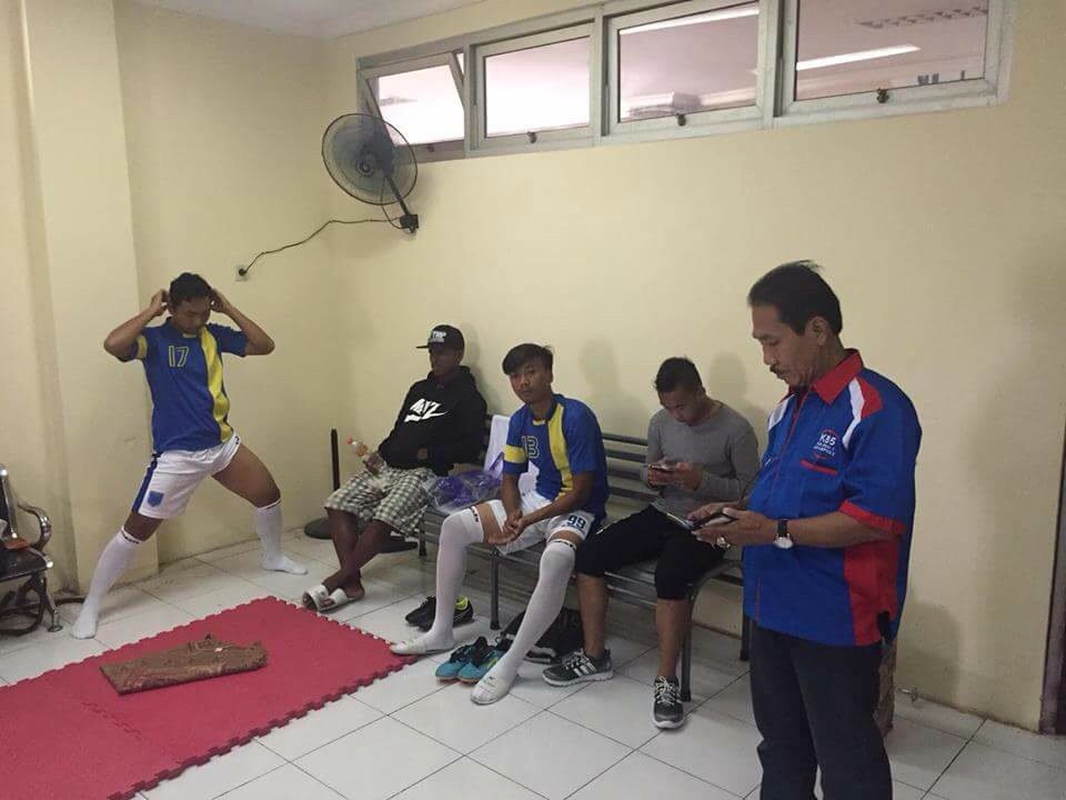 Bola_Manado's tweet photo. Suasana ruang ganti Tim Persma 1960 Manado jelang laga lawan Persikotas Tasikmalaya sore ini. #linus2016 https://t.co/raB5p6cd1D