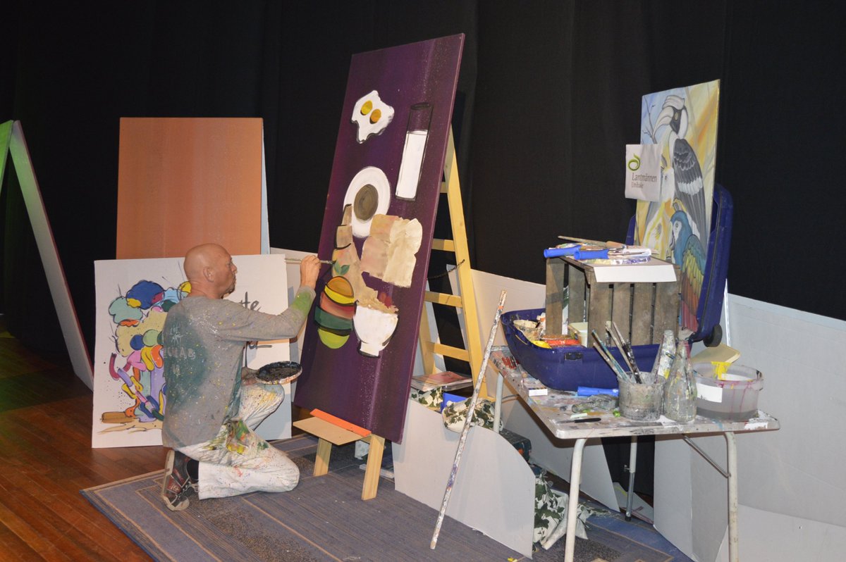FrankRoks's tweet photo. #2crea8 Live Art #Lantmannen Bakery  #Efteling Event. Het publiek bepaalt wat ik schilder. 5 panelen in 1 1/2 uur.  Super afgewerkt. https://t.co/ub5wb6p11I