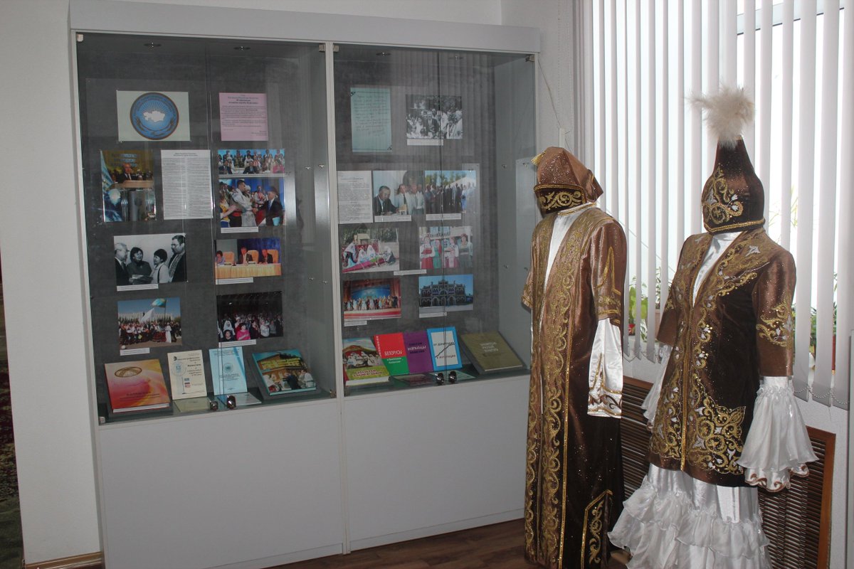 Выставка «Менің елім Қазақстан!» -  к 25–летию Независимости Республики Казахстан. 25 ноября 2016 г. 
 facebook.com