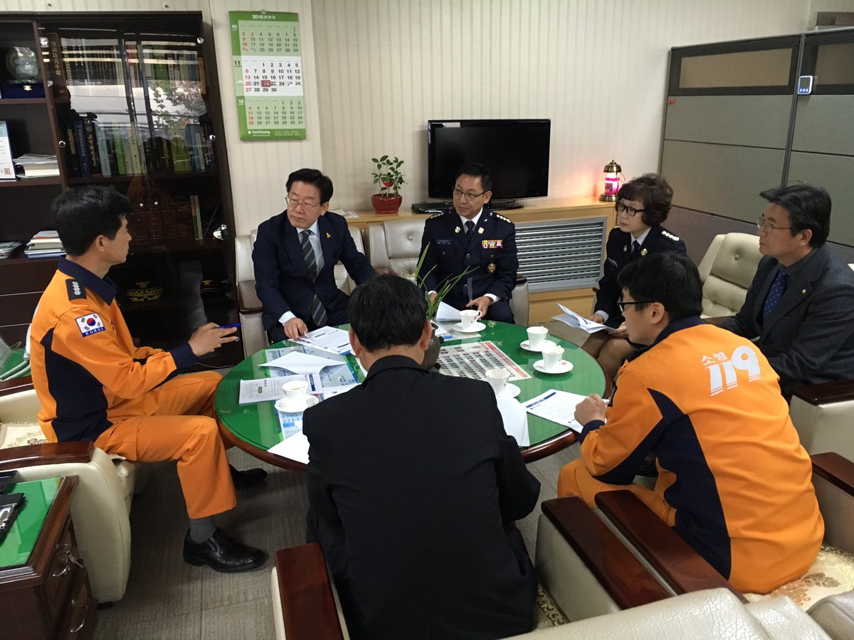 Jaemyung_Lee's tweet image. 성남시 본시가지 소방안전을 책임지고 있는 성남소방서에 인사 왔습니다.
열악한 환경에서 고생하시는 분들인데 다시 힘든 계절이 찾아왔군요^^
격려 부탁드립니다(참고, 소방서는 광역시도 소관입니다)