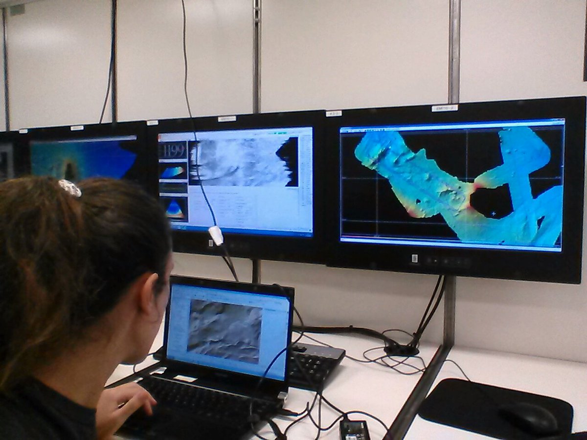 gemar_ieo's tweet photo. Nuestra compi @O_SGuillamon sigue adquiriendo datos con la ecosonda #EM710 para #AguasSomeras simultaneamente con sismica 3D #PCable #SO252 https://t.co/abXSXHmd6o
