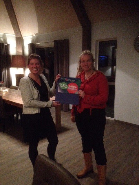 SailWise's tweet image. Vorige week ontving SailWise een mooie cheque van €450 uit handen van de Friese netwerkgroep FrysB. Bedankt @FrysB!