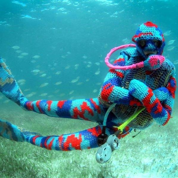 AbyssCenter's tweet photo. Latest #scubadiving #fashion trend ! 
#Winteriscoming #diving #underwater https://t.co/MJfAlS2fZi