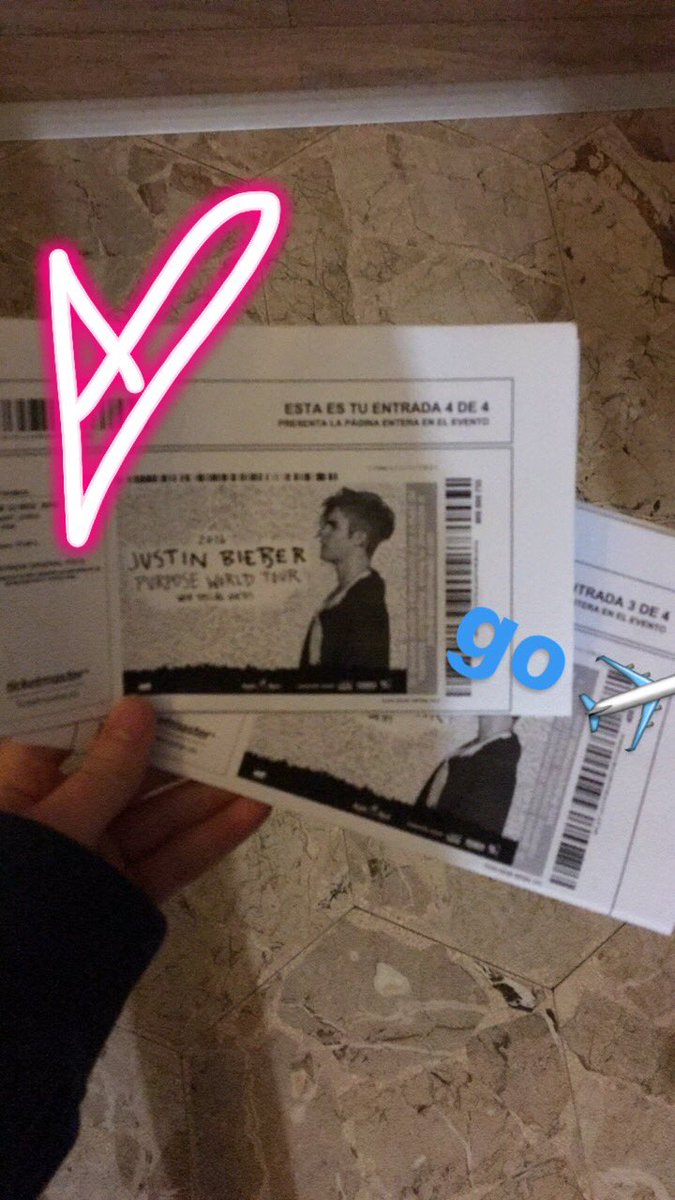 sunshinelevii's tweet photo. I'm come in to Barcelone to see you ✈️🇫🇷 @justinbieber https://t.co/pk8CNjlROh