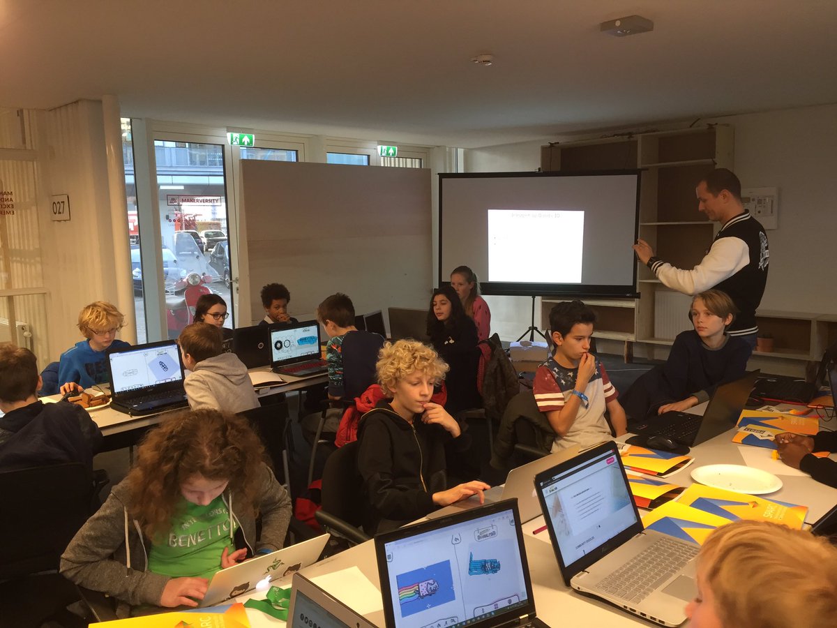 metiscoderclass's tweet image. Our students are now doing a workshop #3dprinting #erw2016 #coderclass @Ultimaker @juris_tweets