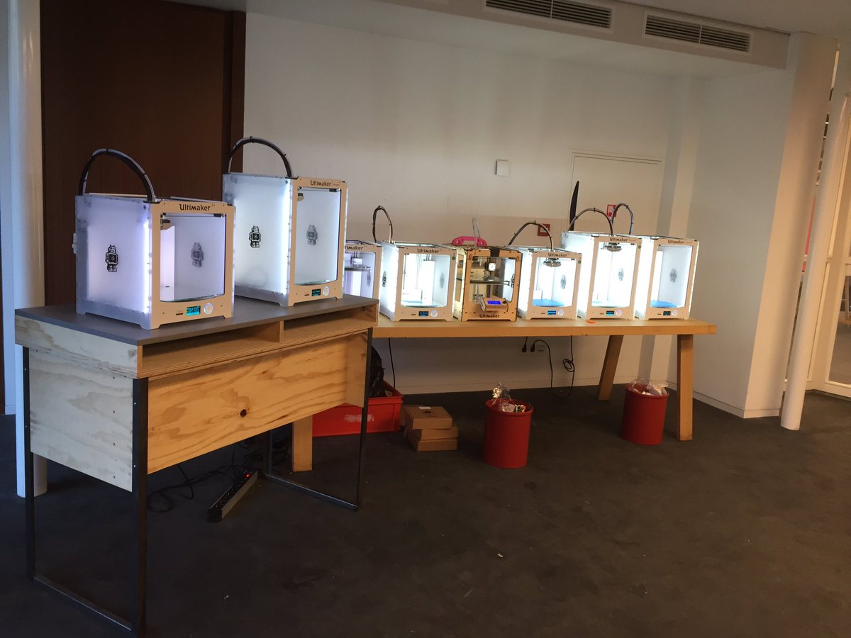 metiscoderclass's tweet image. Our students are now doing a workshop #3dprinting #erw2016 #coderclass @Ultimaker @juris_tweets