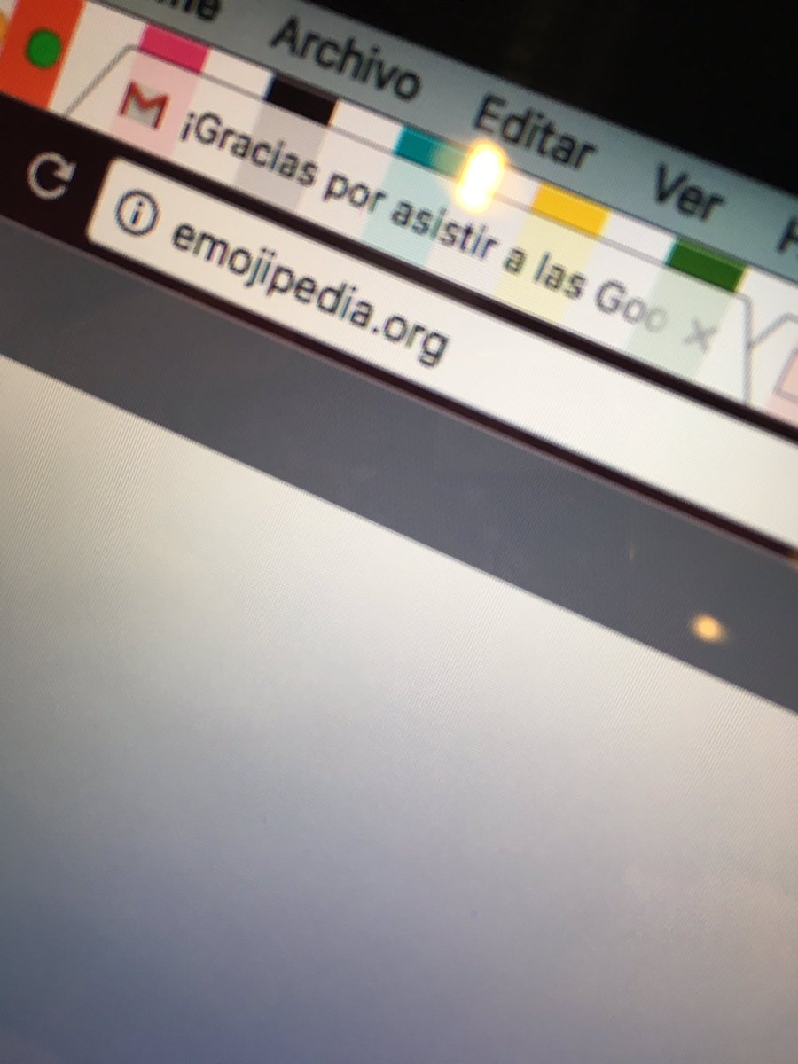 vanesagm's tweet image. Cosas maravillosas que aprendes en clase: Existe una emojipedia! 😱😱😱 #googleacademies