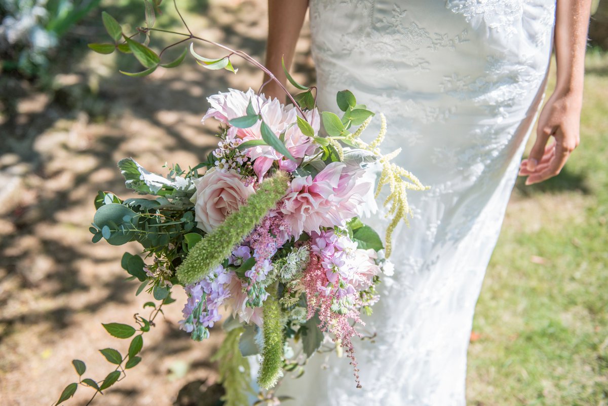 BurrowsLea's tweet photo. We love seeing the choices brides make for their Summer Wedding Bouquets. #summerwedding #weddingvenuesurrey https://t.co/4irB2e4JCO