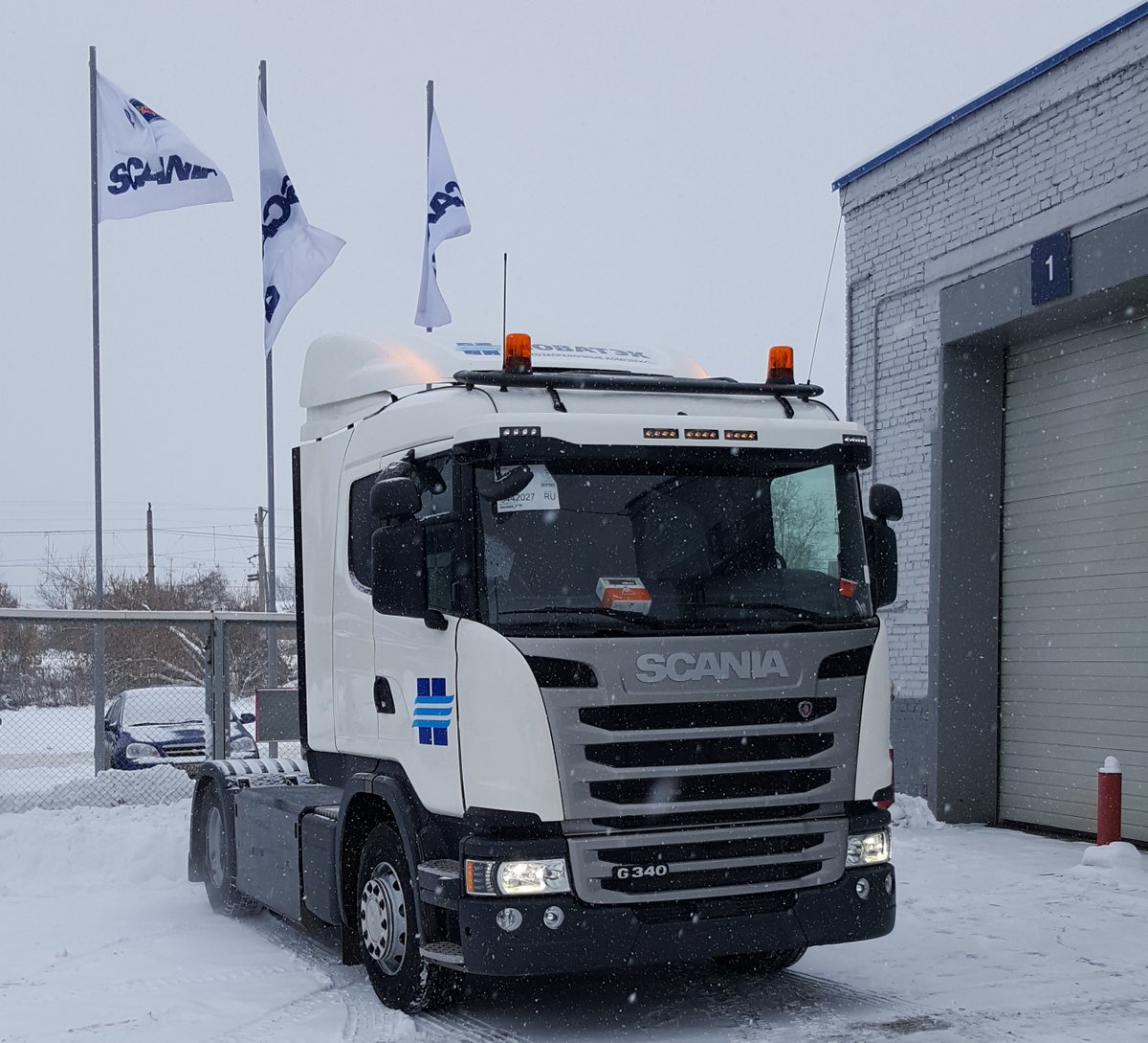 Scania_Russia's tweet photo. Компания «НОВАТЭК-АЗК» приобрела первый тягач Scania на газомоторном топливе. https://t.co/z1Z4KJhAWu #ScaniaRussia #ScaniaRus https://t.co/eahezXJcEL