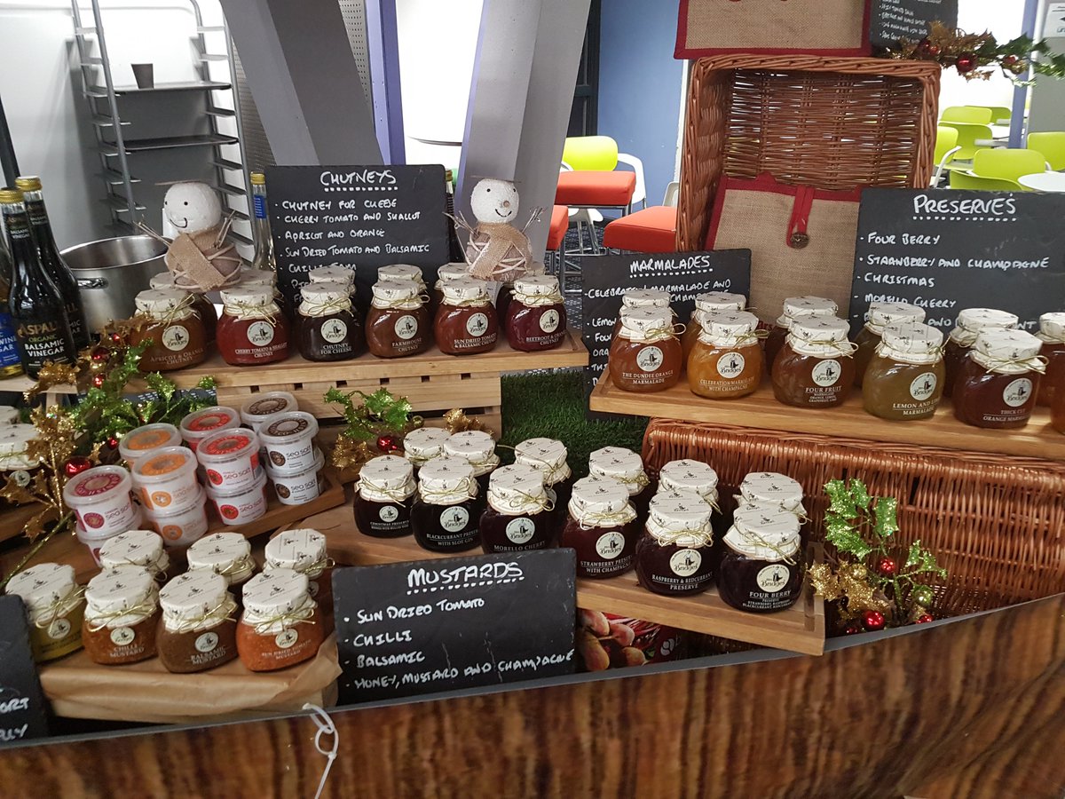 DerbyFood's tweet photo. Pop up!!! Its Christmassssssss, Christmas markets are here!!!
#freshisbest #derbyuni #sharethelove @Chartwells_UK @compass_group https://t.co/CxxM5HxB77