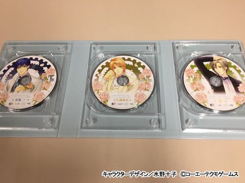 遙かなる時空の中で シリーズ 公式 ハネムーンcd Cdケースを開いた状態です キャラクター並び順は実際は変わります また裏面デザインは仮のものも含みます 折り畳み式で各面に３枚ずつ 計９枚を収納可能 Cdレーベルには花婿衣装の