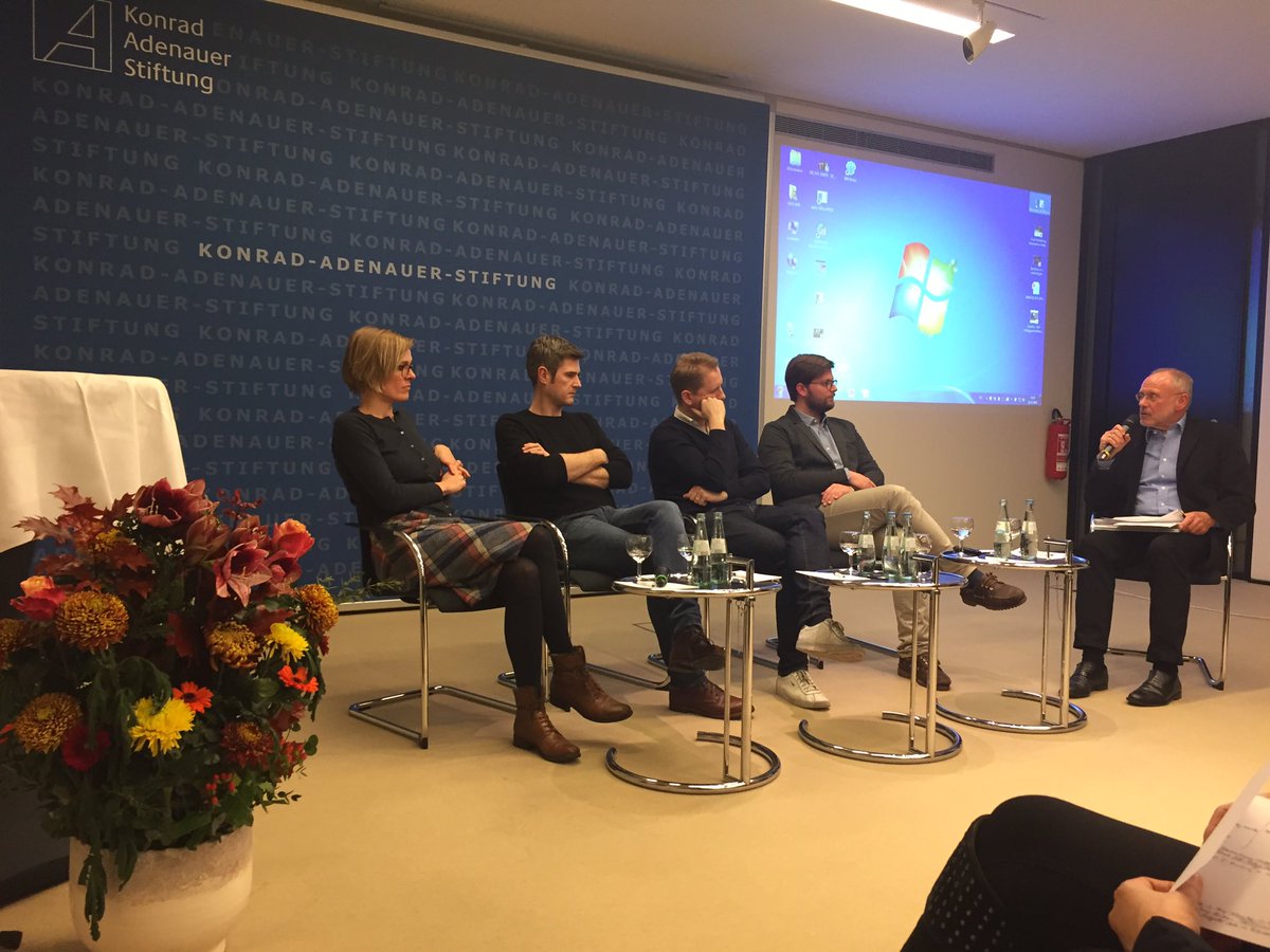 JonnyFreshApp's tweet photo. Erfolgsgeschichten hosted by @KASonline: Thanks @BOOKATIGER, @foodora_de, @OUTFITTERY &amp; @Blacklane for sharing your experiences &amp; insights! https://t.co/Cjh9hfKtxG