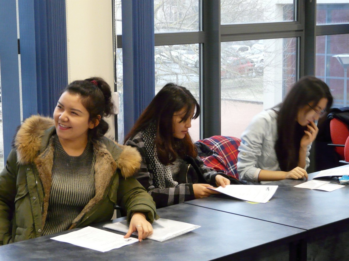 Nous souhaitons une très bonne journée aux étudiant(e)s chinois, et un  agréable séjour au CES de Châteauroux pour cette année universitaire