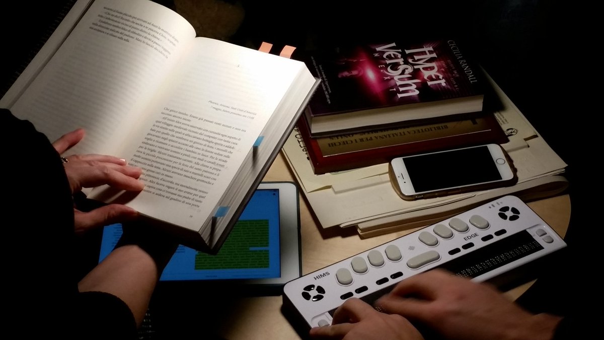 FondazioneLIA's tweet photo. E... si comincia! #HyperversumNext @cecilia_rnd @NinusC85 @GiuntiEditore @Formentini10 #ReadingAlBuio https://t.co/D2QYdW3Xae