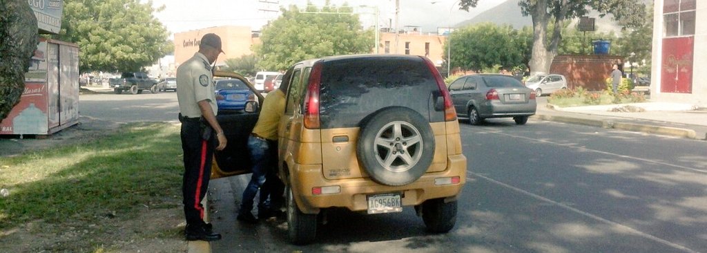 Polisandiego's tweet photo. Funcionarios de #PMSD, despliegan dispositivo de inspección de vehículos y personas en el bulevar #MargaritaCenteno #Seguridad #Prevencion https://t.co/9xSapZEiae
