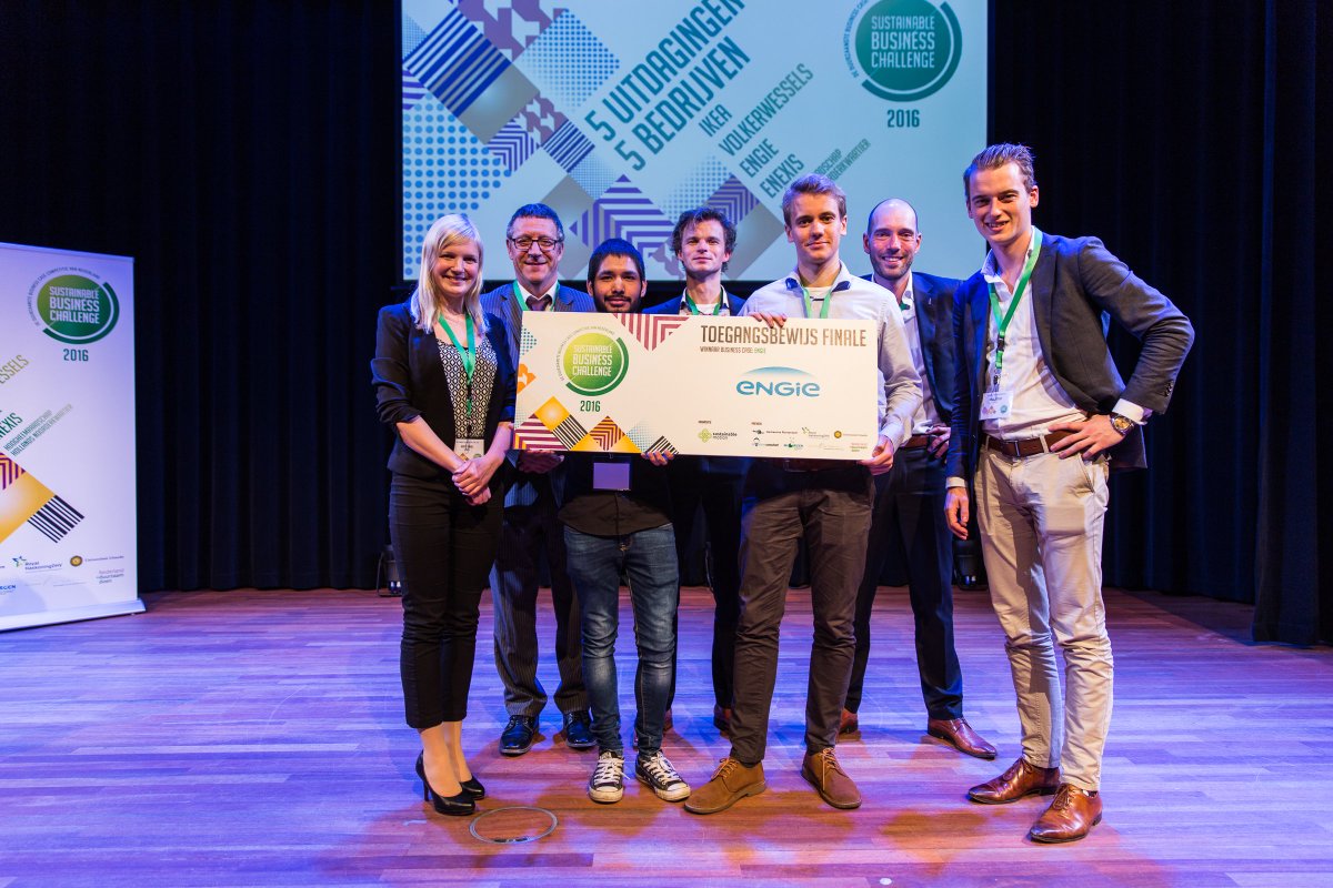 SustainMotion's tweet photo. Jong talent strijdt in #SBC2016NL om beste oplossing voor energietransitie Rotterdamse haven https://t.co/IDKv04tt6G https://t.co/pgcSu3oYK1