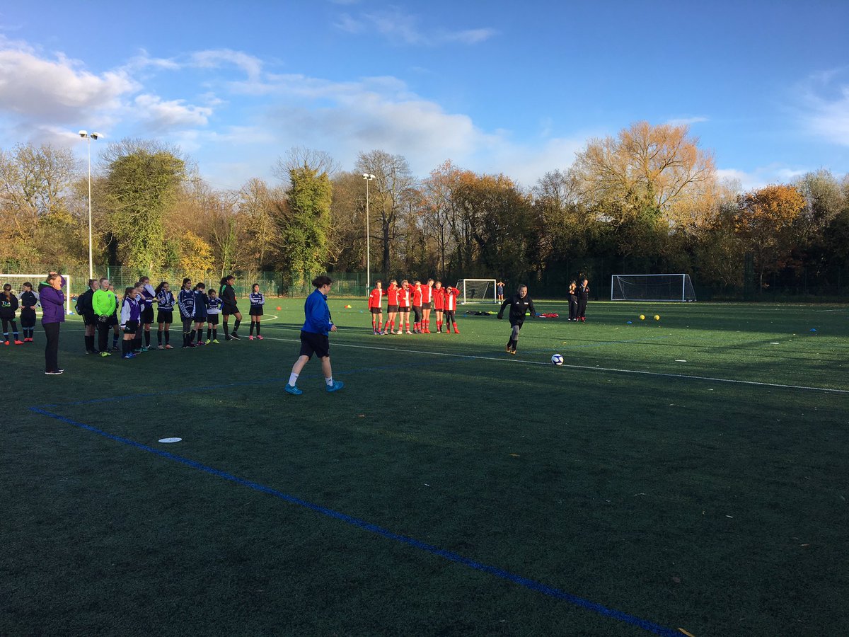 It's gone down to penalties in the other semi-final #GirlsCup <a href="/FFD_EFLTrust/">FFD</a> @EFLTrust