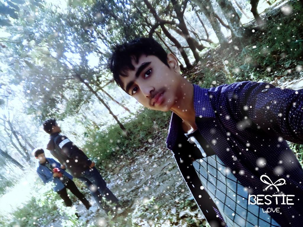 beebake360's tweet image. Great fun with friends in sri nagar