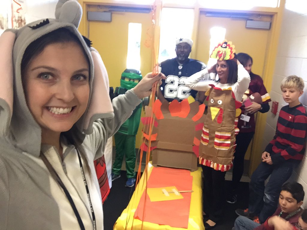 Hastie5thgrade's tweet photo. @NewCastleES_VB Annual Turkey Day Parade! #awesome #DragonThanksgivingDayParade https://t.co/d9BMWH70X3
