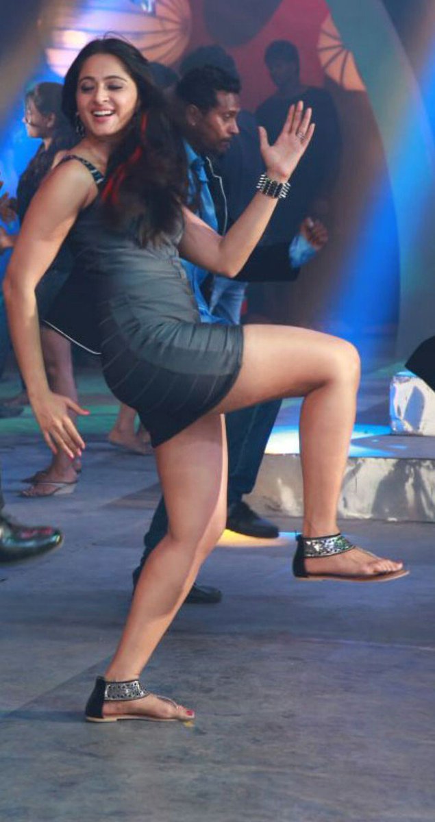 Anushka shetty legs show photos, anushka shetty thigh show photos, anushka...