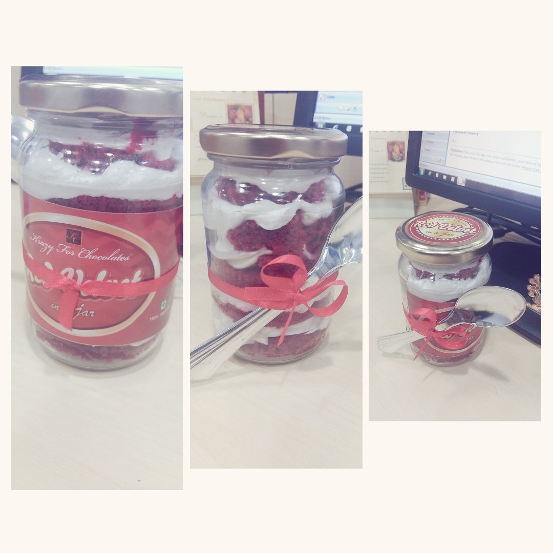 EduPapiya's tweet image. Sum red velvet at wrk♡