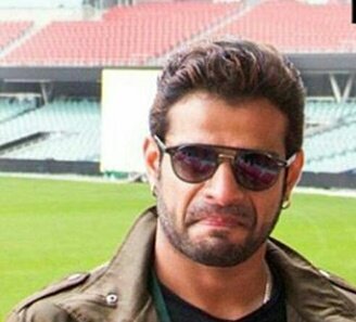 Only 4 hours left #KP'sBirthday <a href="/TheKaranPatel/">Karan Patel</a> 
#HappyBirthdayKaranPatel
#LetsNaccho🍻🍻